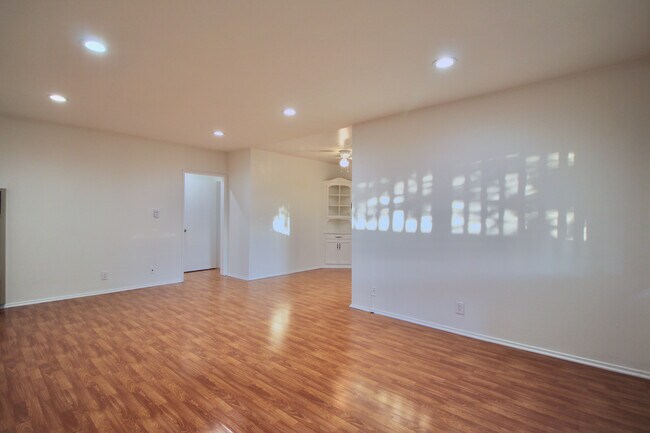 Building Photo - 3815 W Verdugo Ave