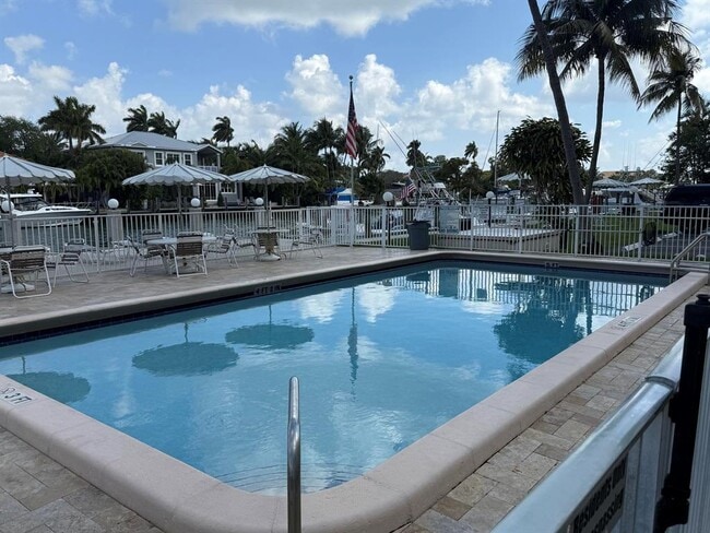 Building Photo - 1731 SE 15th St