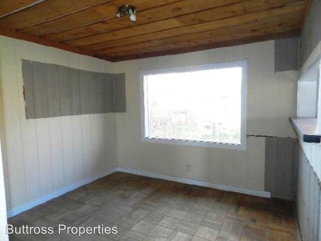 Building Photo - 3 br, 1 bath House - 704 N 10th St #A