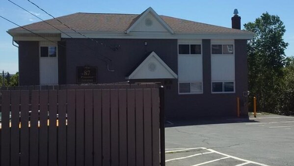 Primary Photo - 87 Pinecrest Dr