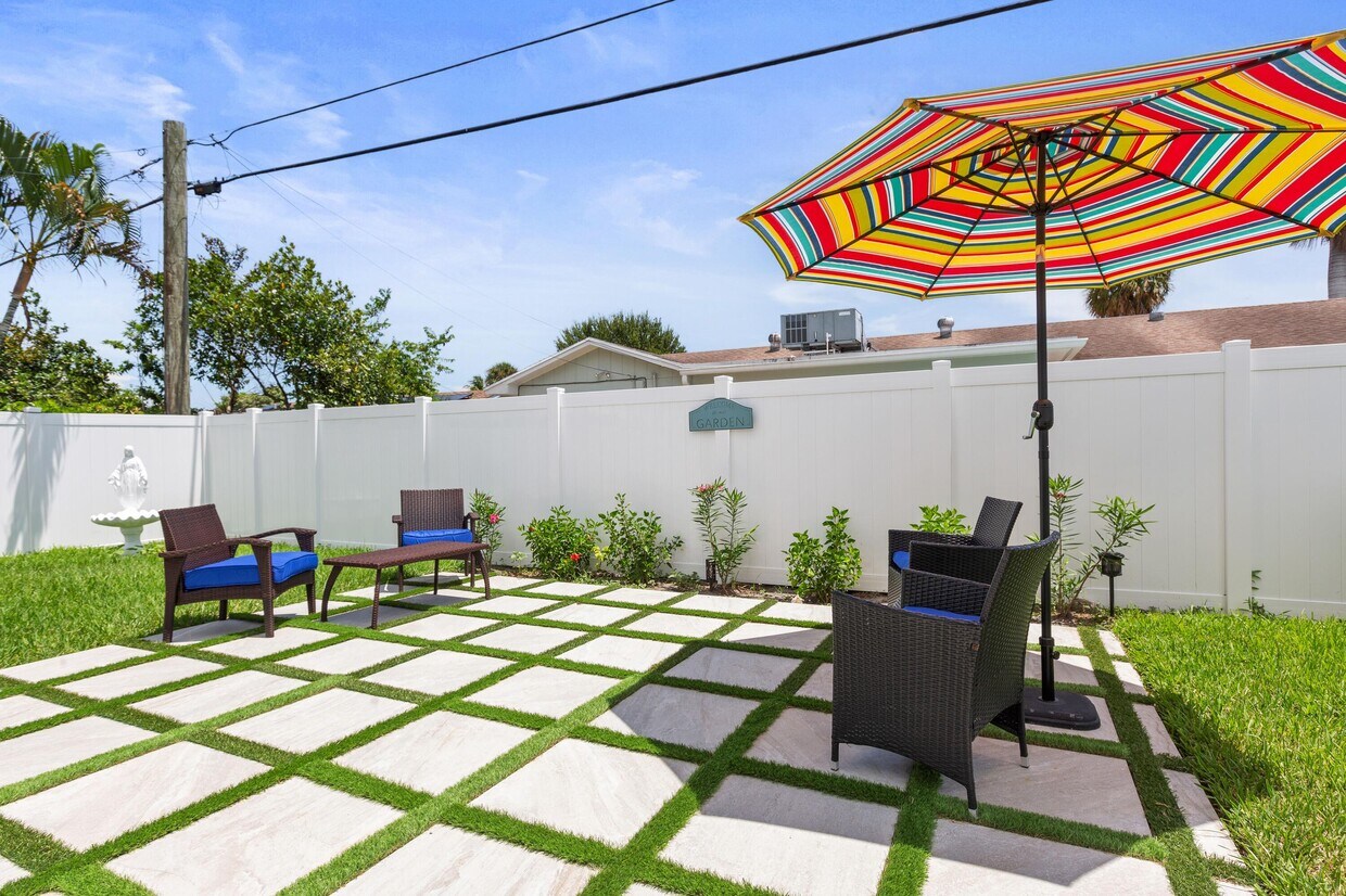 Foto principal - 10044 Dasheen Ave