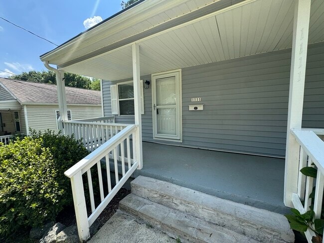 Foto del edificio - Adorable 3 bed 2 Bath SFH! Big Back yard a...