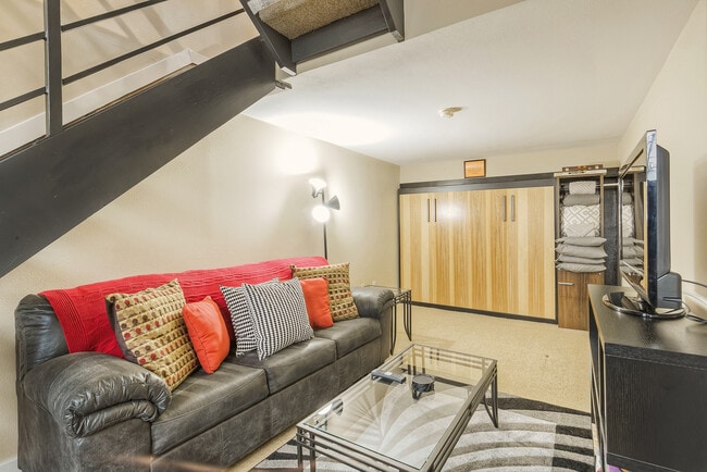 Photo - 2193 Arapahoe St Apartments