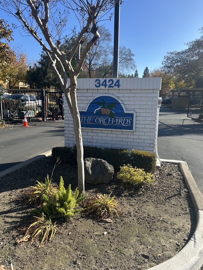 Foto del edificio - 3400 Sullivan Ct