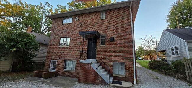 Foto del edificio - 617 Robinson Ave