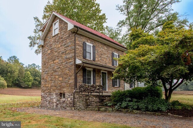 Building Photo - 2170 Daniel Bray Hwy