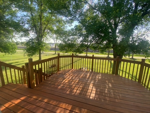 deck - 3011 Covent Garden St S