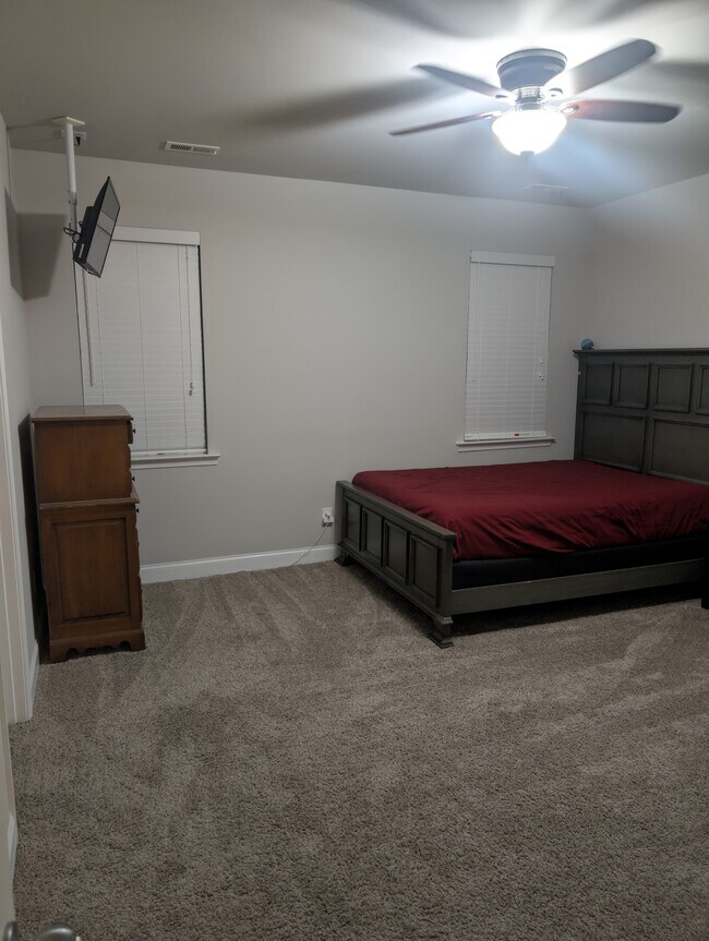 Foto del edificio - 3209 Grapevine Ct W