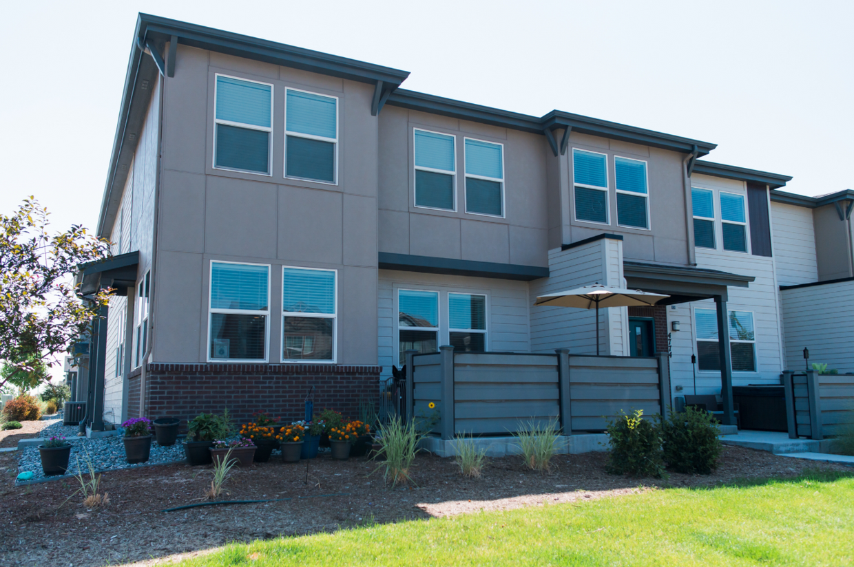 Modern Exterior - New Build! - 4778 Kittredge St