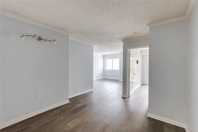 Foto del edificio - 795 Hammond Dr