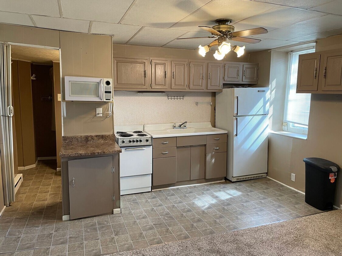 Foto del edificio - Studio, 1 bath House - 142-A MAIN ST