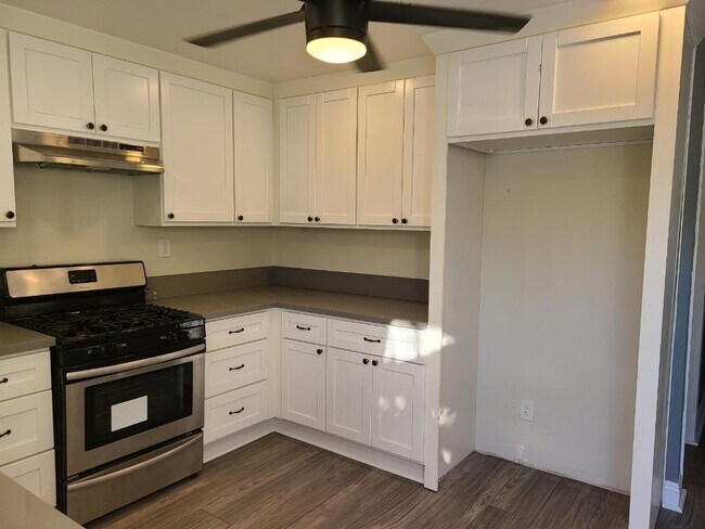 Kitchen - 704 5th Ave