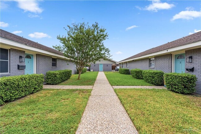 Building Photo - 12 Wisteria Ave