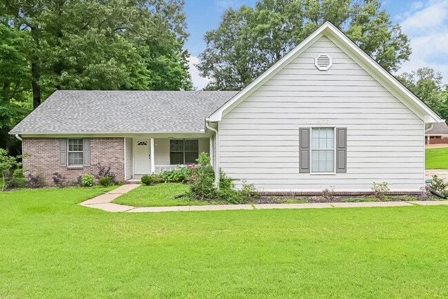 Building Photo - 4100 Windermere Dr S