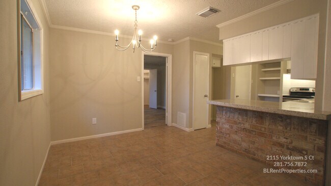convenient breakfast bar - 2115 Yorktown Ct S
