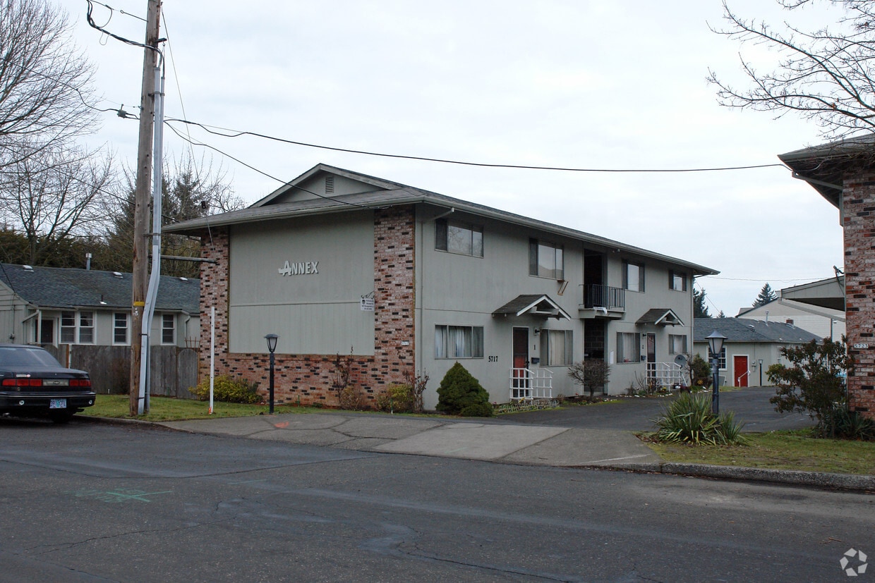 Primary Photo - Markwell/Annex Apartments