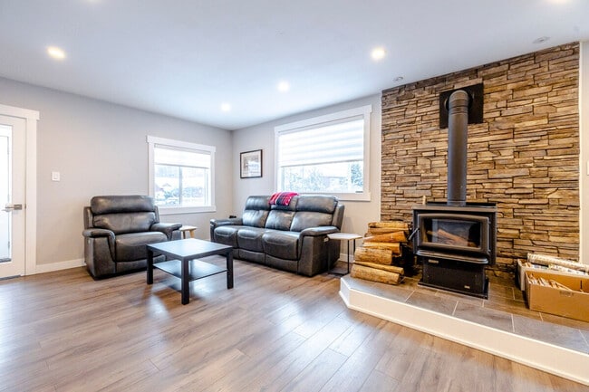 Building Photo - 1161 2 Avenue-SI ID1490151P