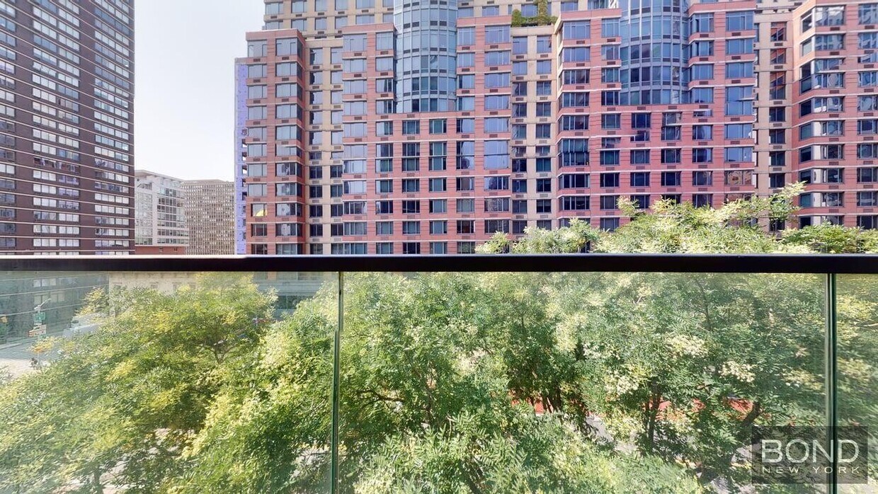 Foto principal - 237 E 34th St