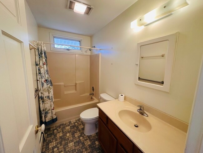 Building Photo - 1510 Graham Rd