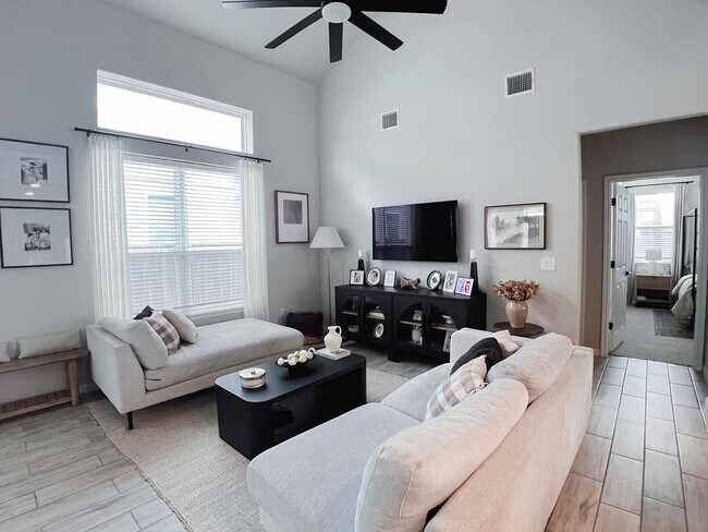 Foto del edificio - 6313 Arbor Crest Ln