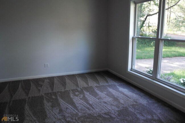 Building Photo - 96 Hall Cir