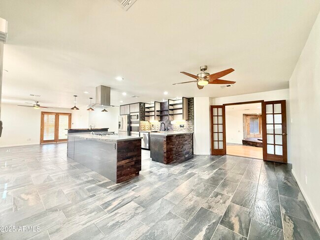Foto del edificio - 4405 S Newberry Rd