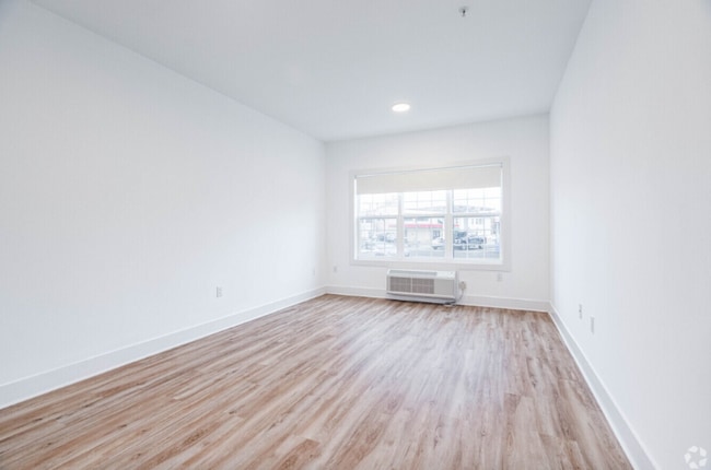 Building Photo - 21 Lakeside Ave