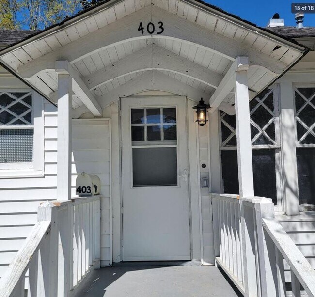 Building Photo - 403 E Woodall St