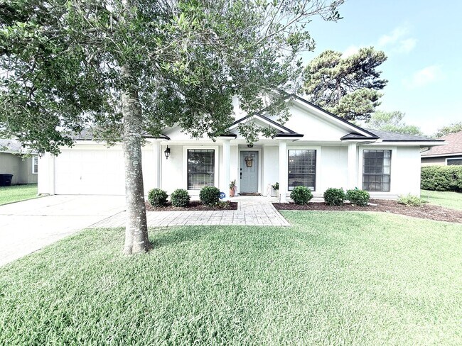 Building Photo - Stylish 4BR Home Minutes from Everything