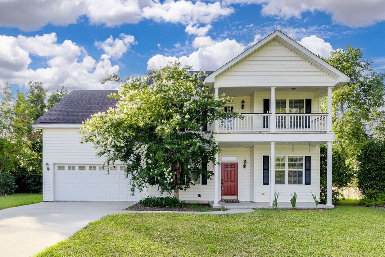 Primary Photo - Beautiful Custom Home on Golf Course