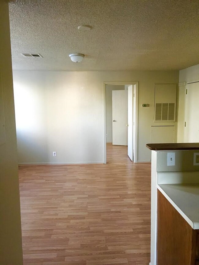 Foto del edificio - 215 W Fairview St