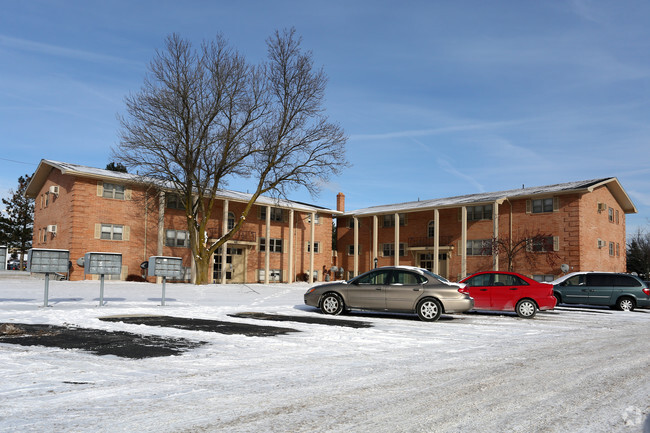 Building Photo - The Villages of Southwood