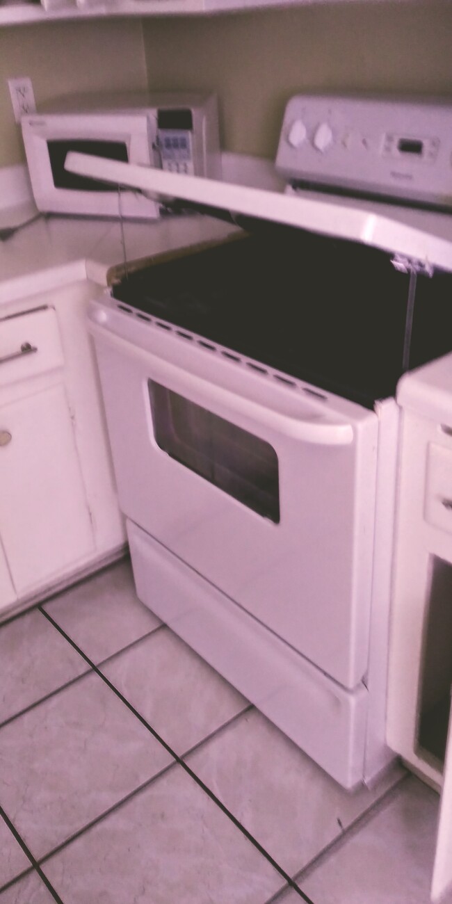 Kitchen - 1101 NE 17th Ct