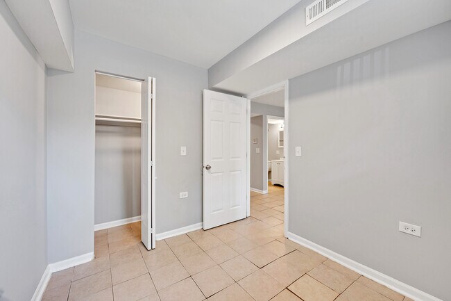 Building Photo - 3550 W 15th St