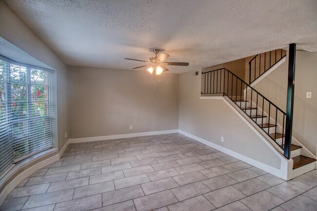 Foto del edificio - 6393 S Briar Bayou Dr