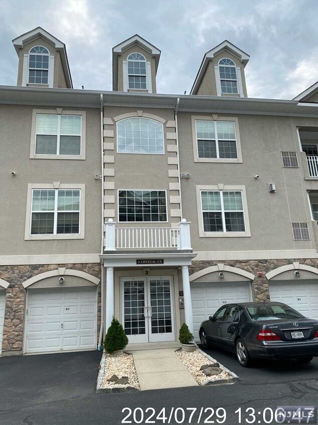 Foto principal - 3 Crystal Ct
