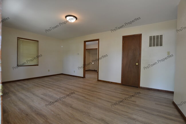 Foto del edificio - 8 Girard Blvd