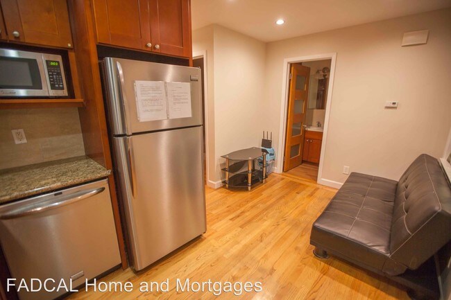 Building Photo - 2 br, 1 bath Apartment - 135 Lakeview Avenue