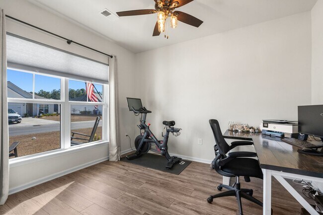 Foto del edificio - Beautiful 4 Bedroom, 2.5 Bath Home, Bonus ...
