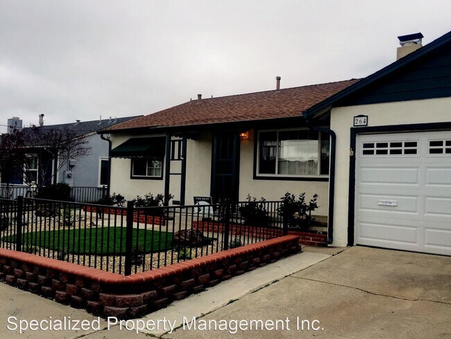 Building Photo - 3 br, 1 bath House - 264 Goodrich Street