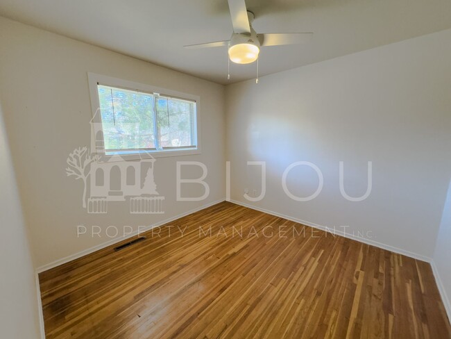 Building Photo - Westside Duplex