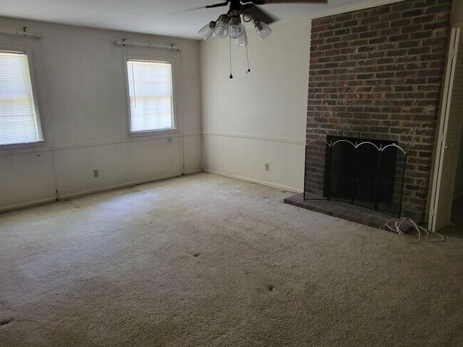 Building Photo - Short Term Rental in Brookhaven!