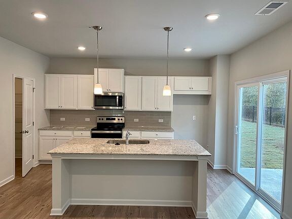 Foto del edificio - 396 Summerwood Ln