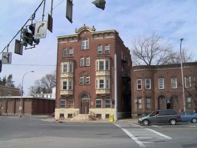 Building Photo - 3 State St
