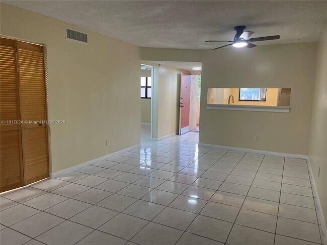 Foto del edificio - 3252 Foxcroft Rd