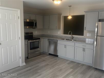 Building Photo - 321 S Pointe Dr
