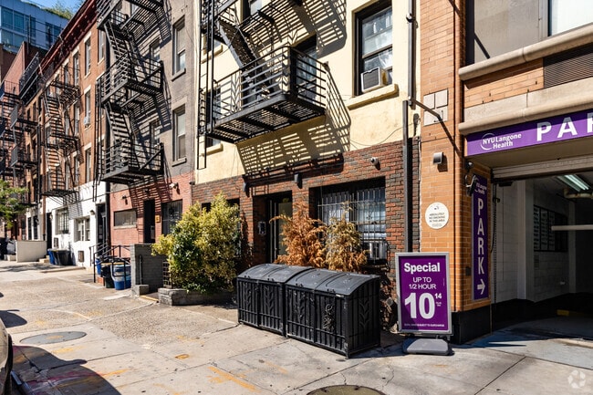 Building Photo - 345 E 33rd St