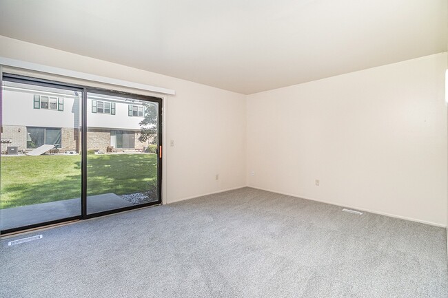 Building Photo - Mount Royal Townhomes