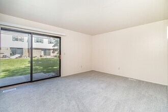 Building Photo - Mount Royal Townhomes