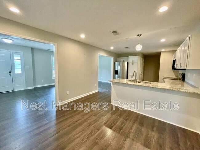 Building Photo - 371 Summerhill Road